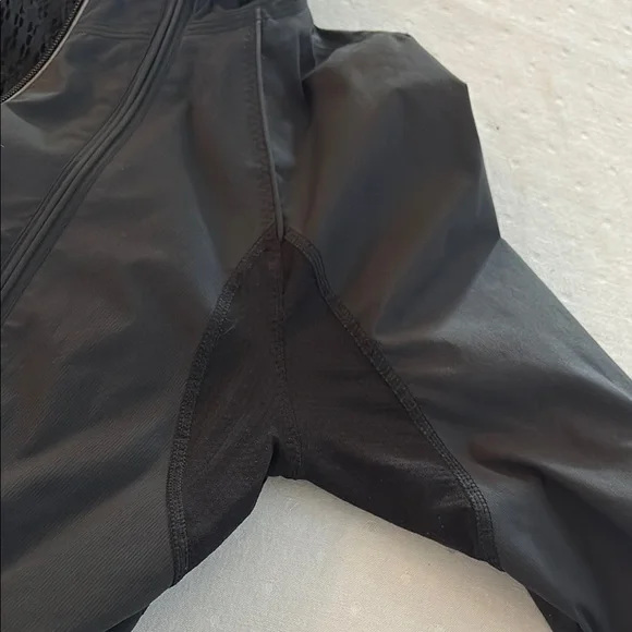 Lululemon Rain Jacket - Picture 8 of 12